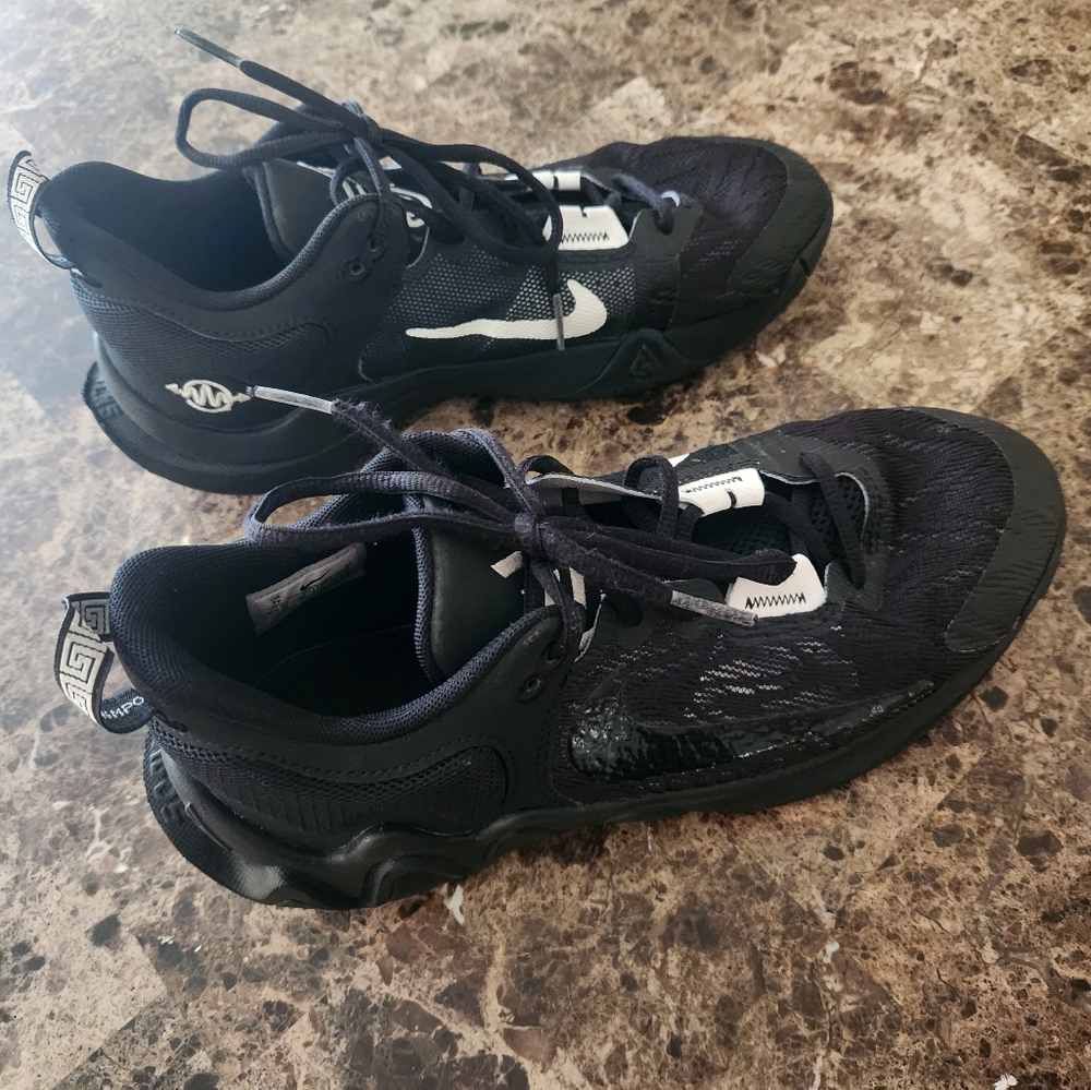 Nike Giannis Immortality 2 Black Basketball Shoes 7Y